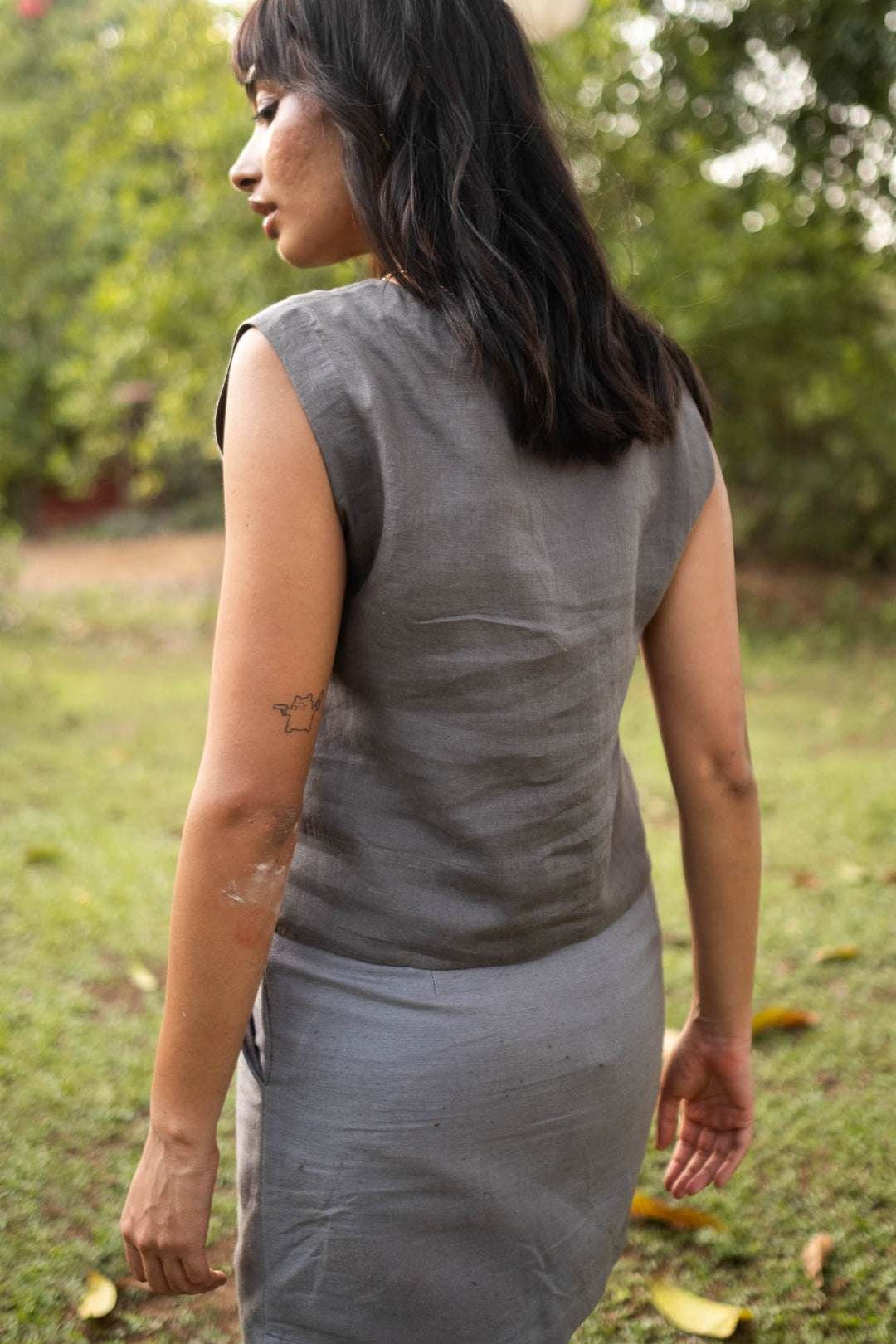 Women's Cotton Solid V Neck Sleevleess 2 Piece Outfit Loose Tank Top and Shot Scult Sets cord set ( Grey ) - Image 2